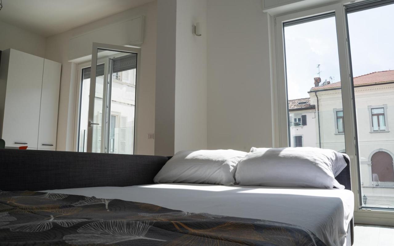 Piazza XX Settembre - Feel The Centre Appartement Lecco Buitenkant foto
